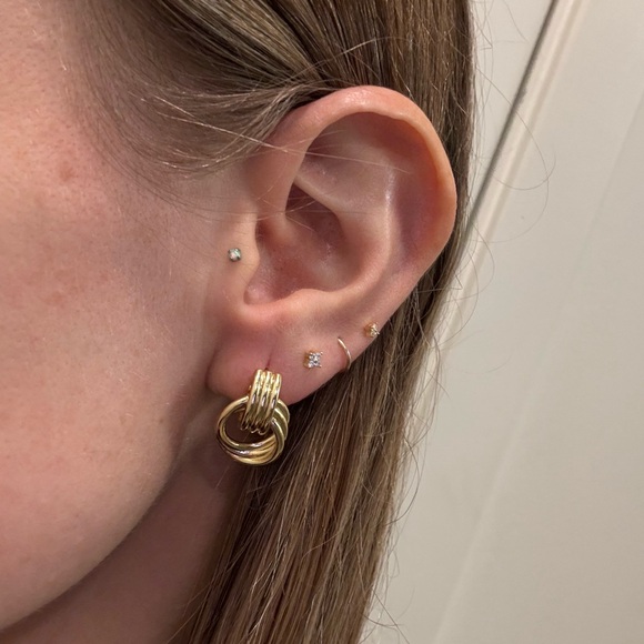 Chunky bold knot stud earrings gold - Picture 10 of 10